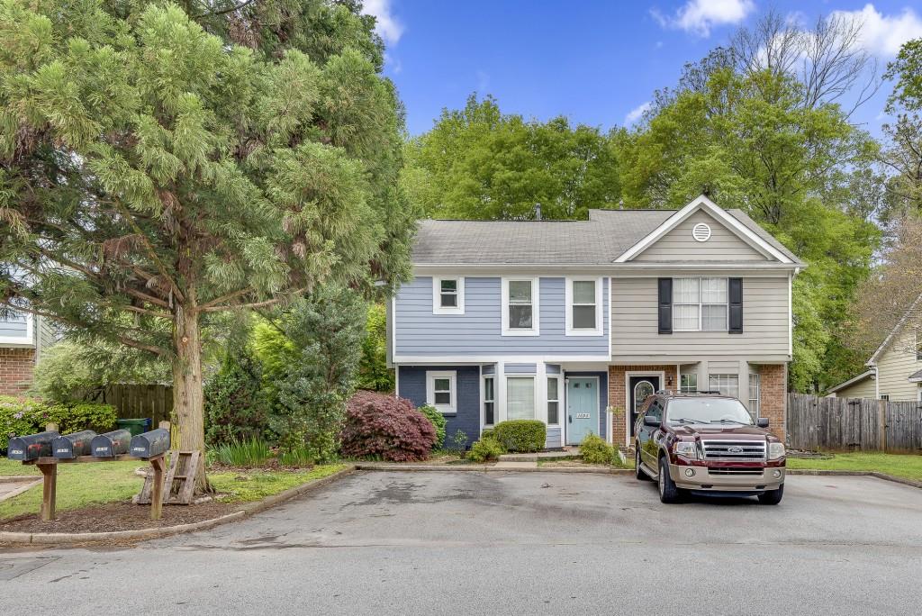 1696 Kennersly Close