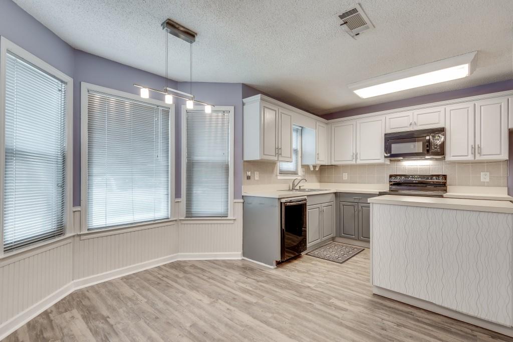 1696 Kennersly Close