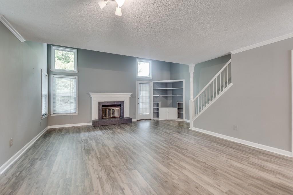 1696 Kennersly Close