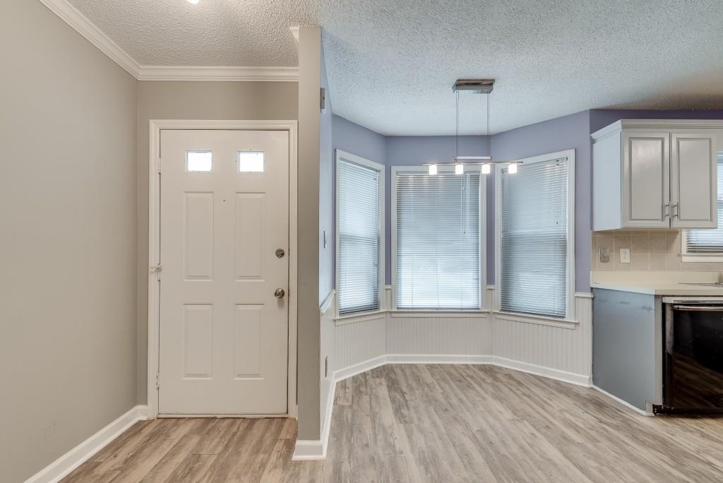 1696 Kennersly Close