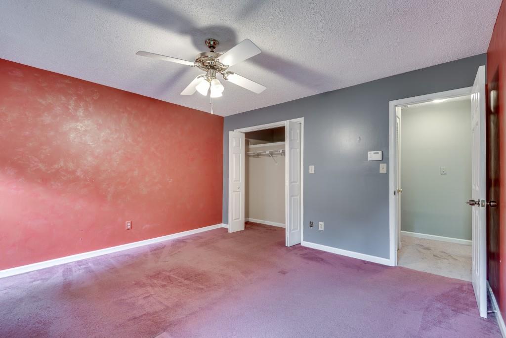 1696 Kennersly Close