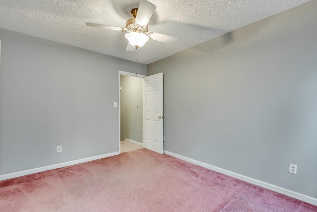 1696 Kennersly Close