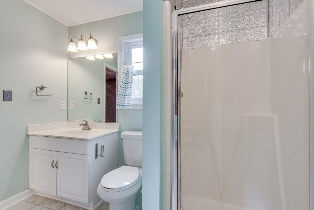 1696 Kennersly Close