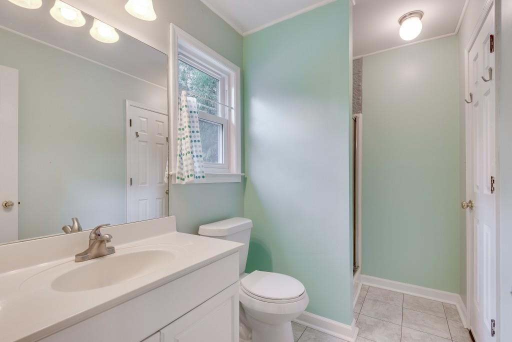 1696 Kennersly Close