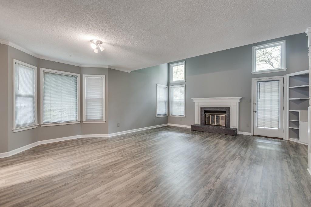 1696 Kennersly Close