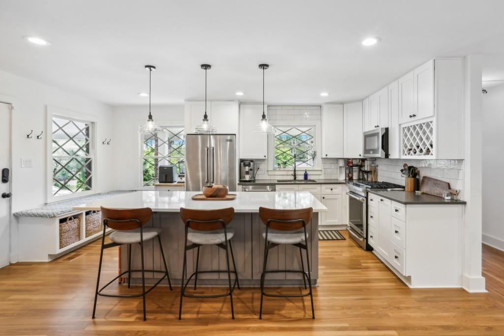 847 N Superior Avenue