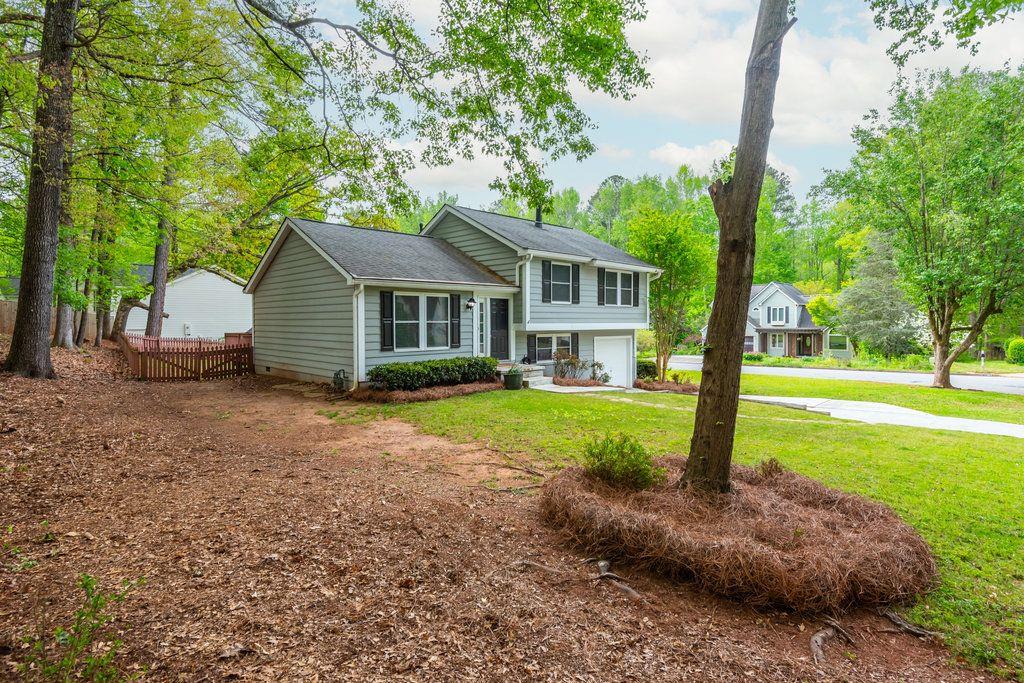 1035 TAYLOR KNOLL CLOSE