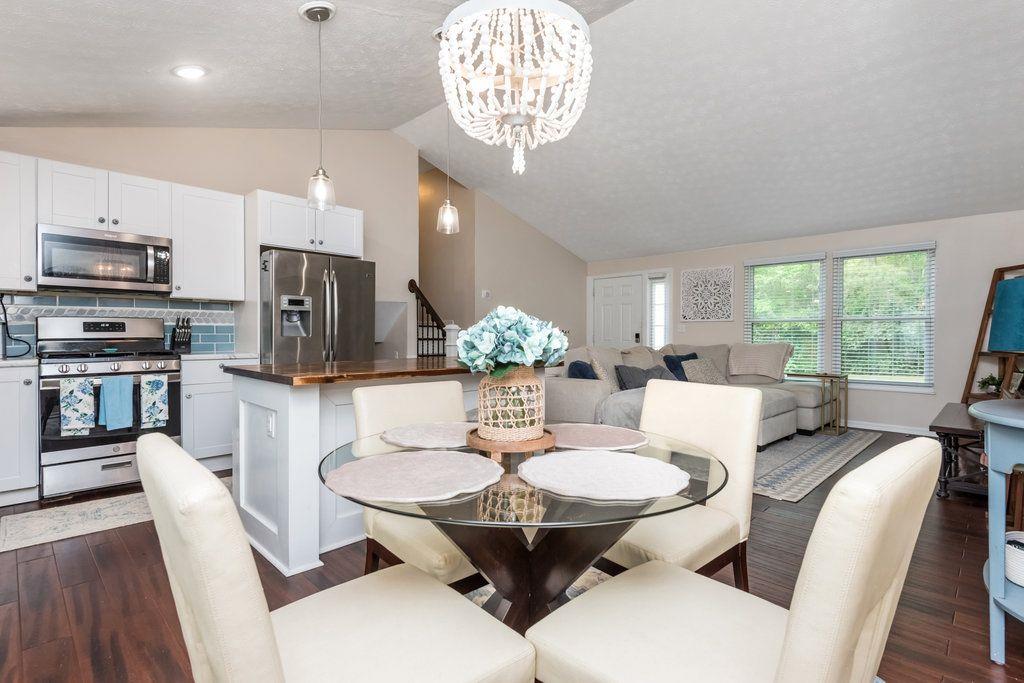 1035 TAYLOR KNOLL CLOSE