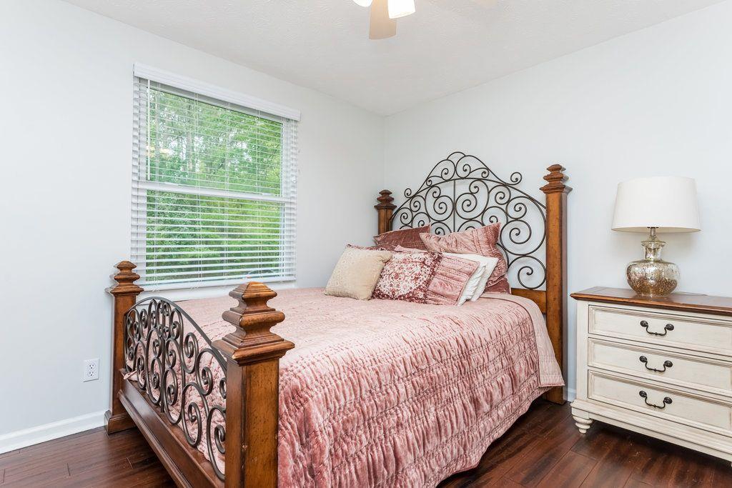 1035 TAYLOR KNOLL CLOSE