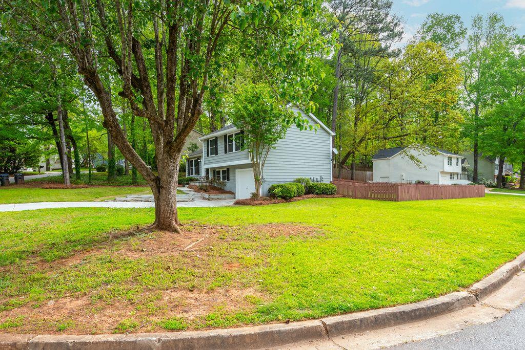 1035 TAYLOR KNOLL CLOSE