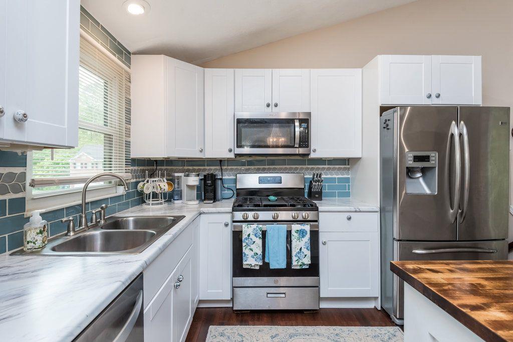 1035 TAYLOR KNOLL CLOSE