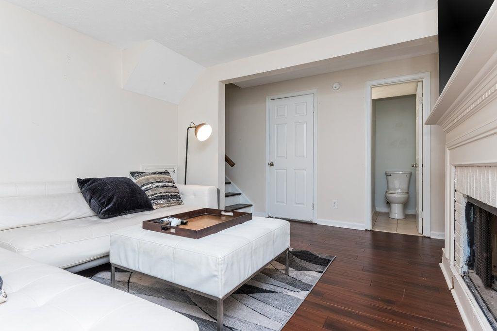 1035 TAYLOR KNOLL CLOSE