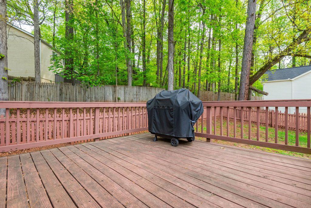 1035 TAYLOR KNOLL CLOSE