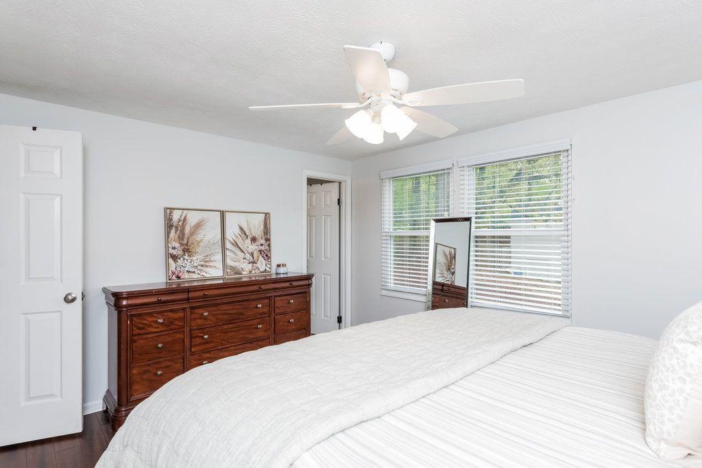 1035 TAYLOR KNOLL CLOSE