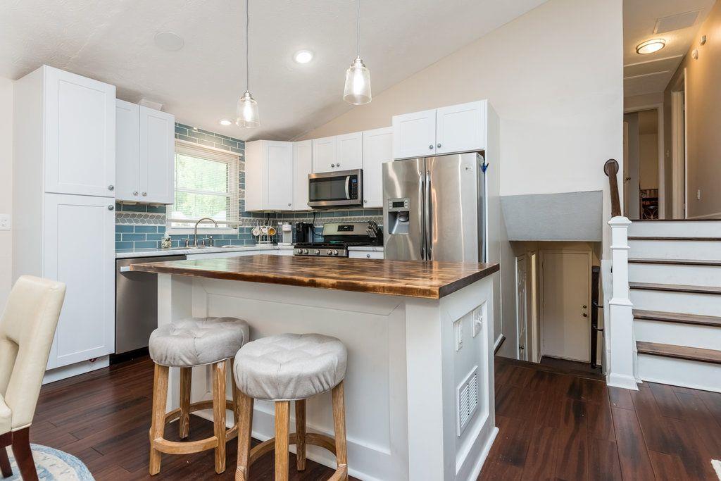 1035 TAYLOR KNOLL CLOSE