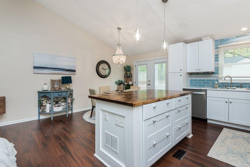 1035 TAYLOR KNOLL CLOSE