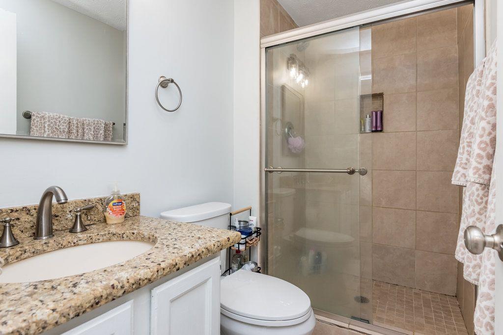 1035 TAYLOR KNOLL CLOSE