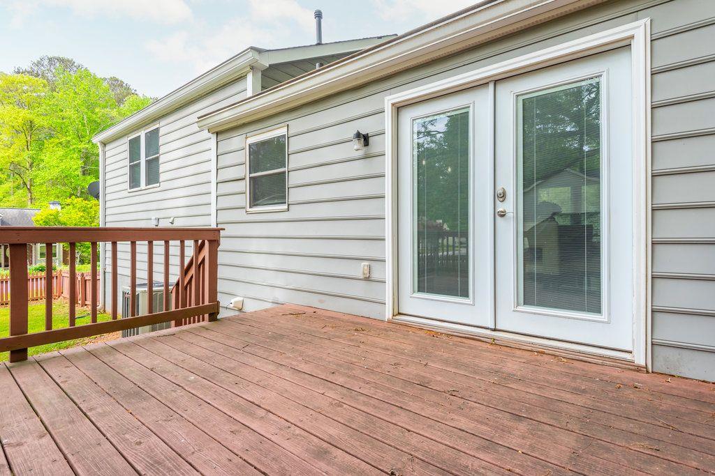 1035 TAYLOR KNOLL CLOSE