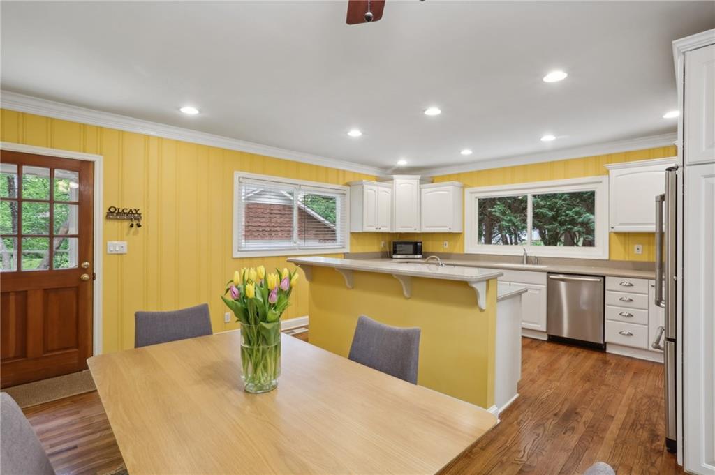 3020 Hollywood Drive