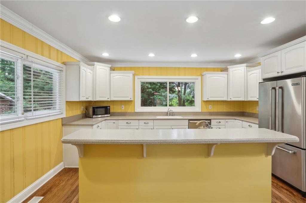 3020 Hollywood Drive