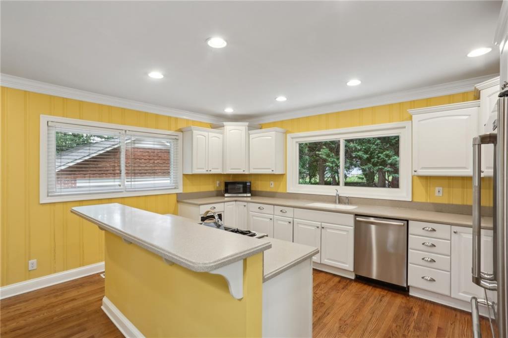 3020 Hollywood Drive