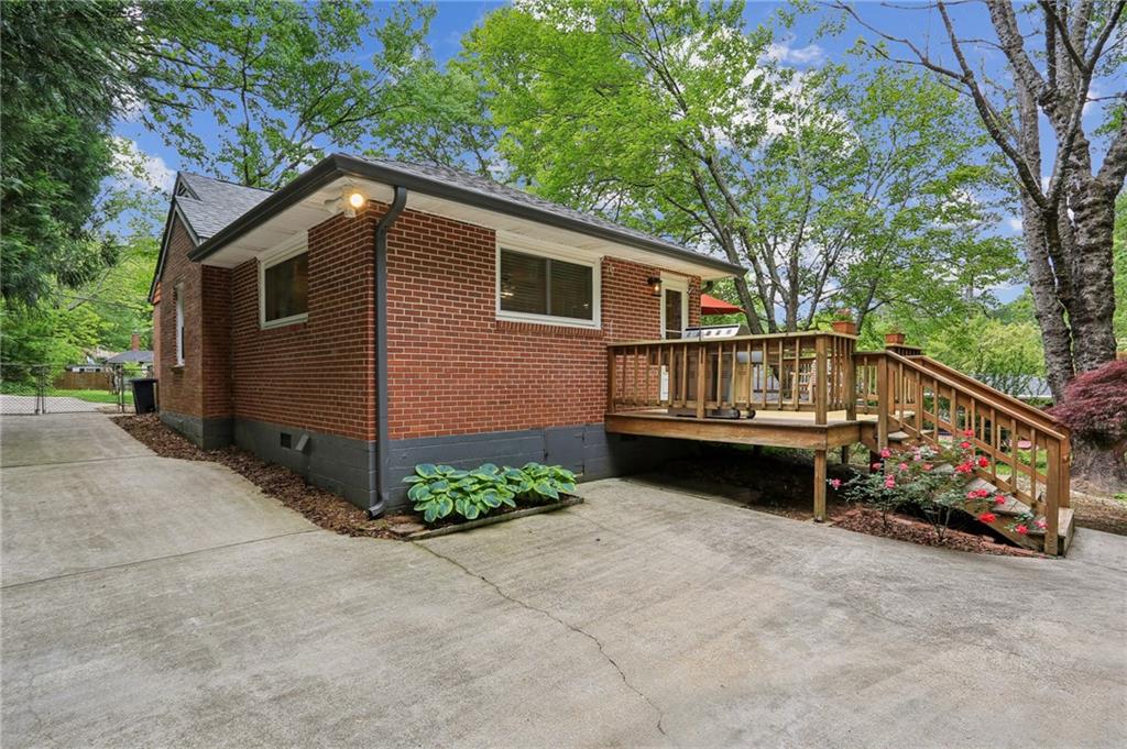 3020 Hollywood Drive