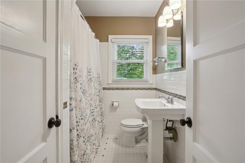 3020 Hollywood Drive