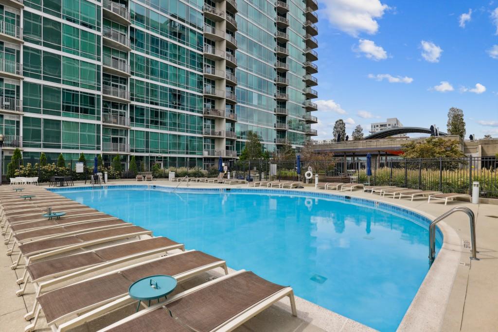 923 Peachtree Unit 1826