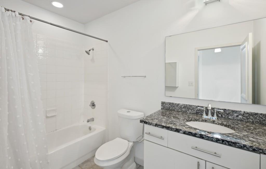 923 Peachtree Unit 1826