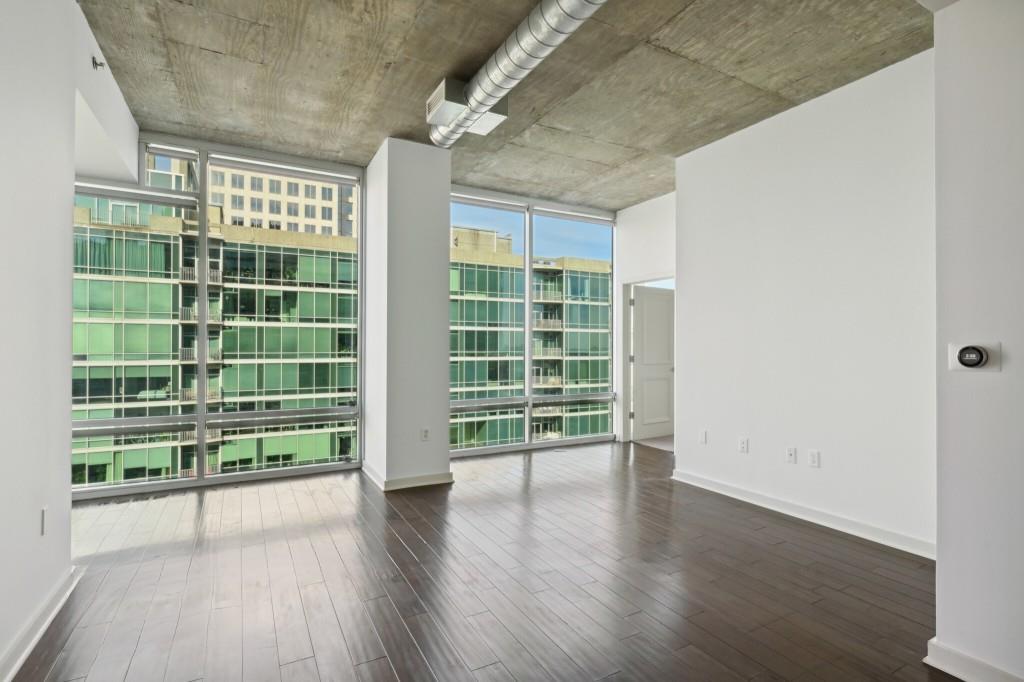 923 Peachtree Unit 1826