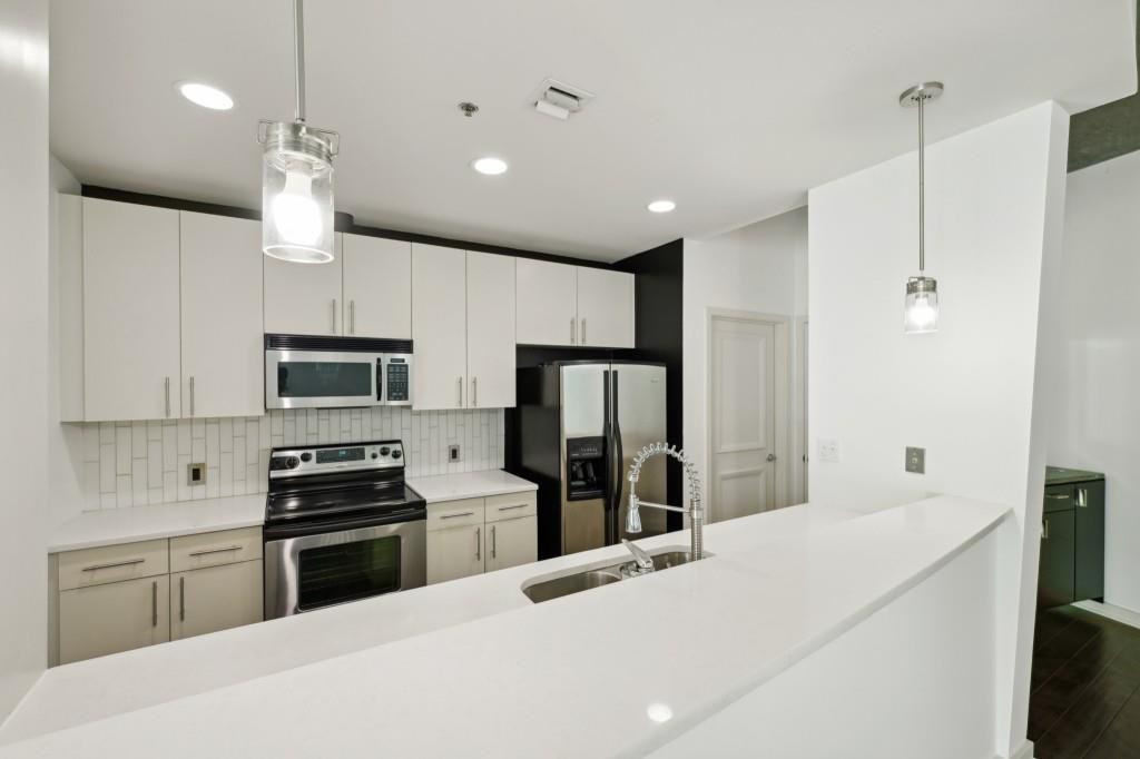 923 Peachtree Unit 1826