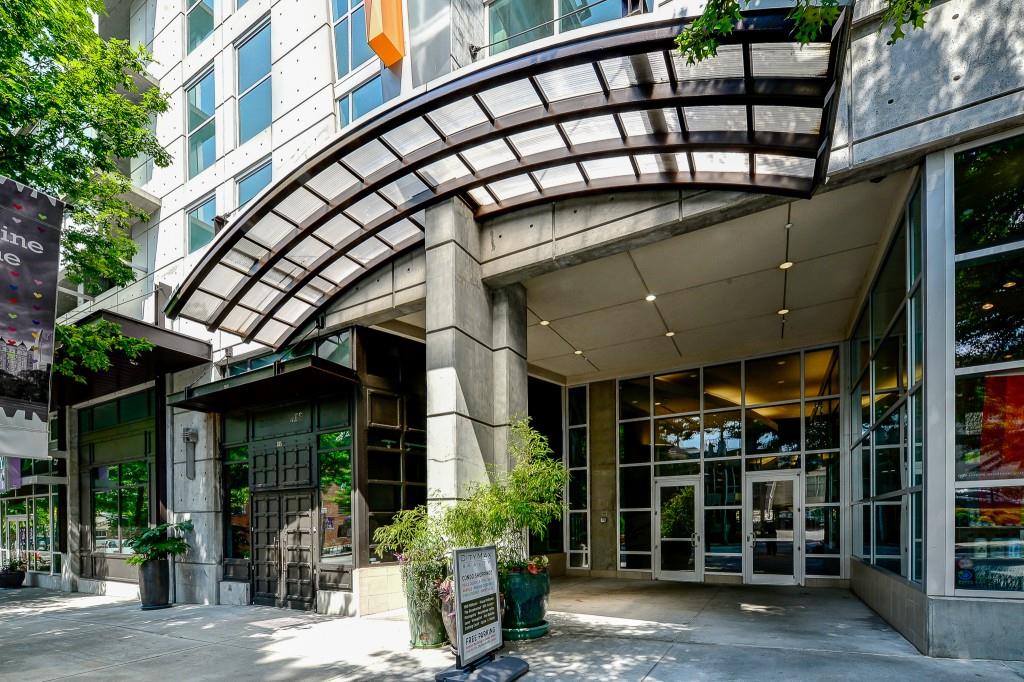 923 Peachtree Unit 1826