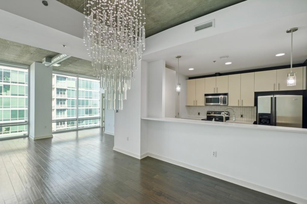 923 Peachtree Unit 1826