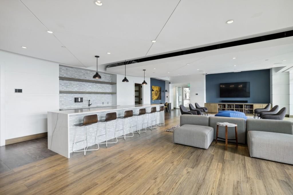 923 Peachtree Unit 1826