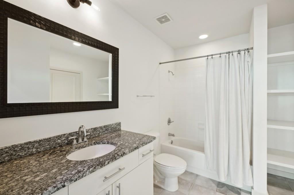 923 Peachtree Unit 1826