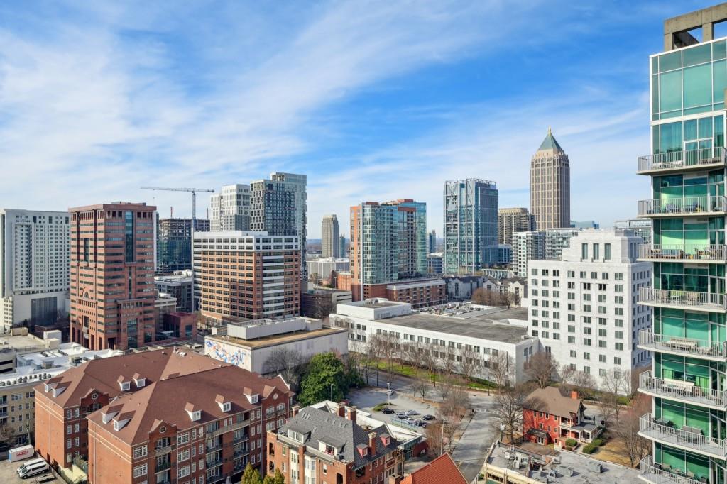 923 Peachtree Unit 1826