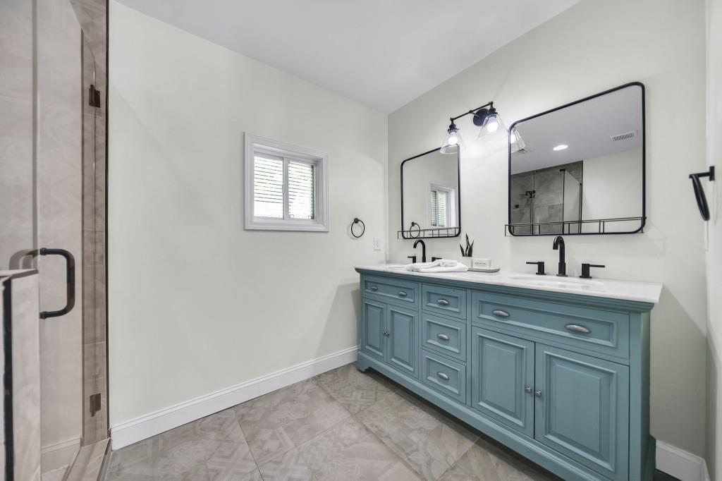 733 Hobart Avenue SE