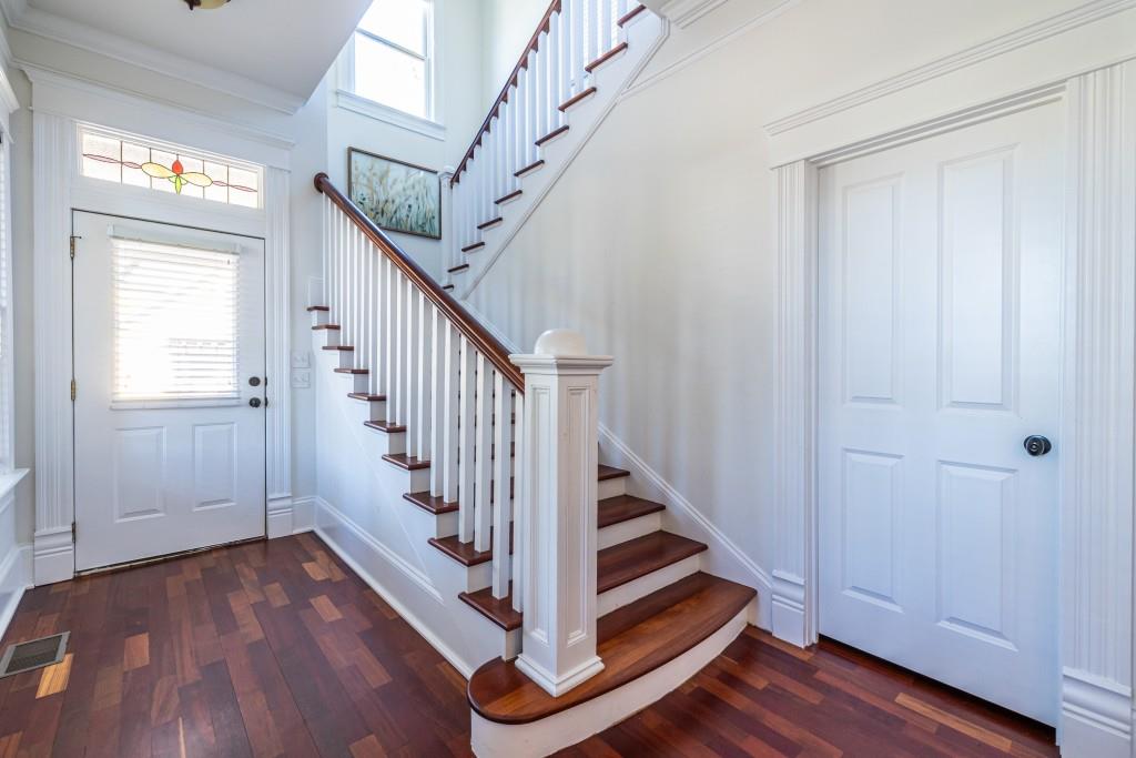 548 Robinson Avenue SE