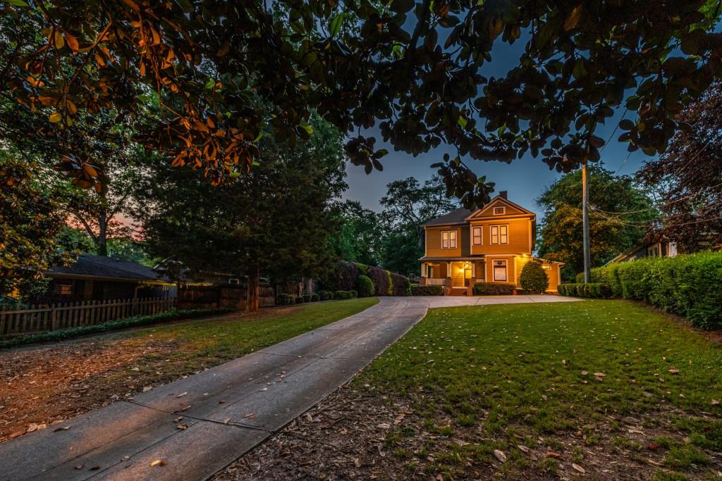 548 Robinson Avenue SE