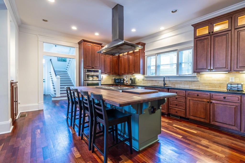 548 Robinson Avenue SE