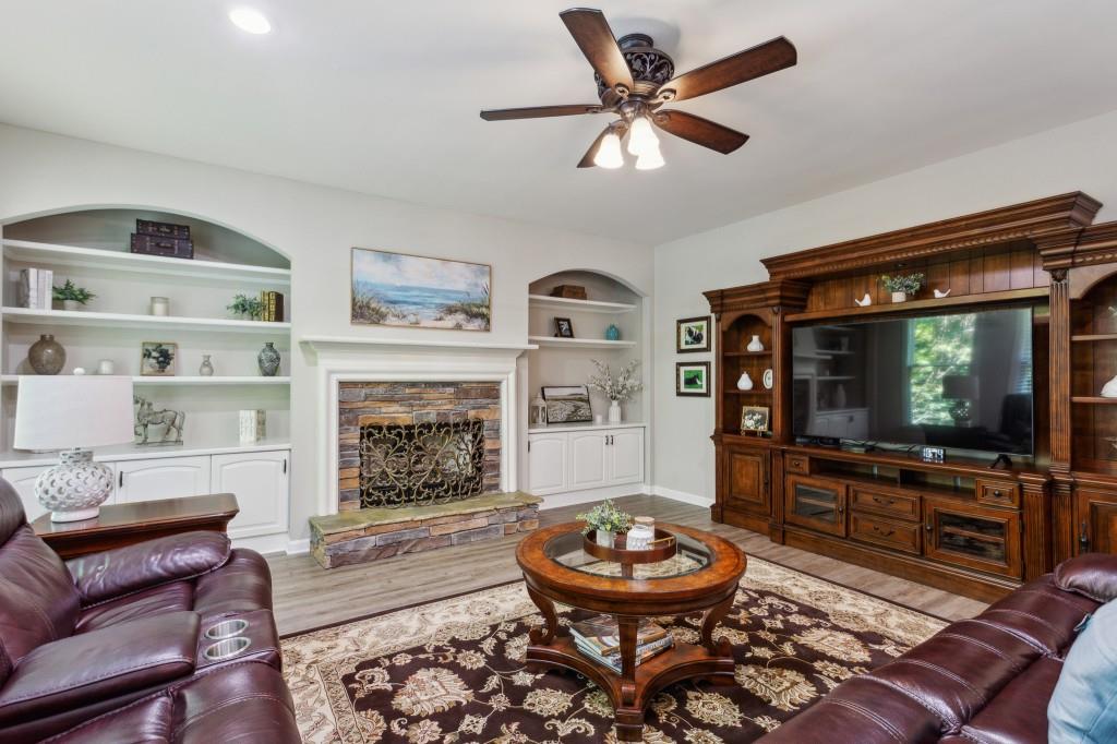 4261 Moccasin Trail