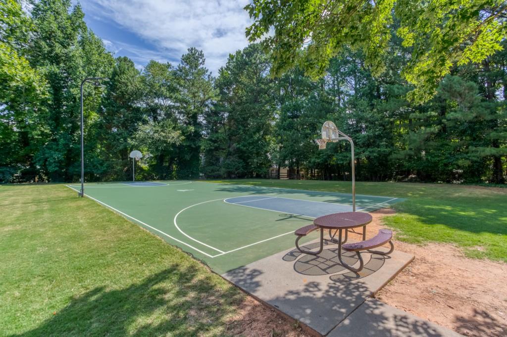 4261 Moccasin Trail