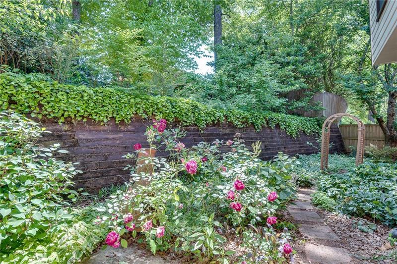 2702 Glenrose Hill