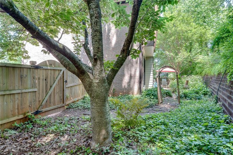 2702 Glenrose Hill