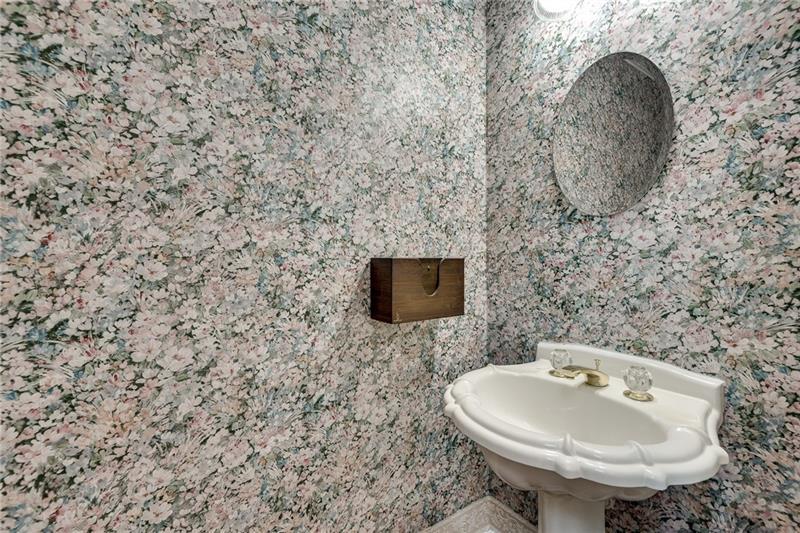 2702 Glenrose Hill