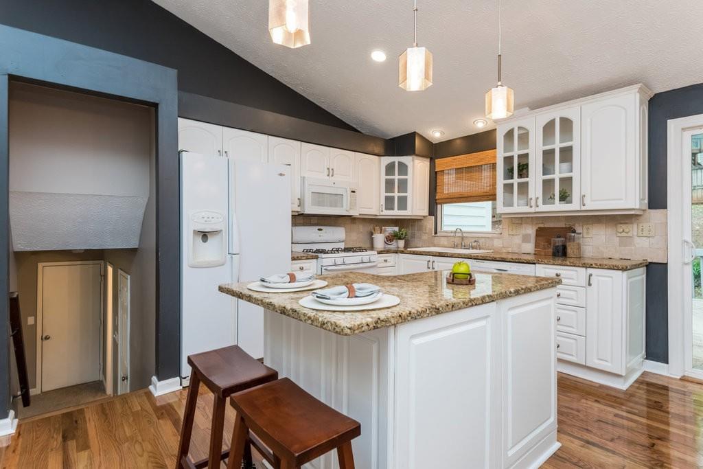 1215 Taylor Oaks Drive