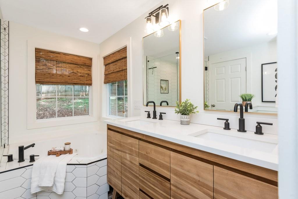 1215 Taylor Oaks Drive