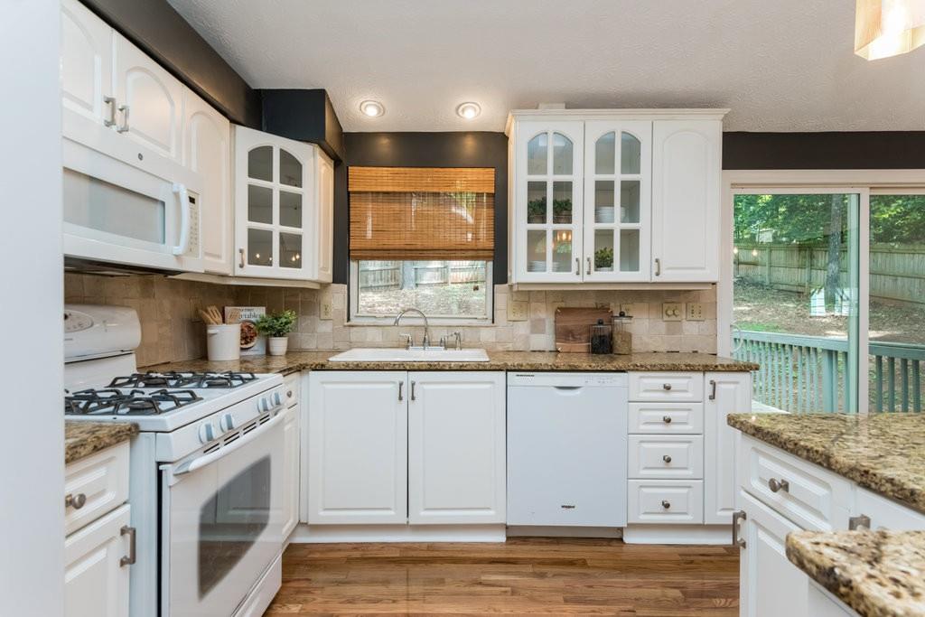 1215 Taylor Oaks Drive