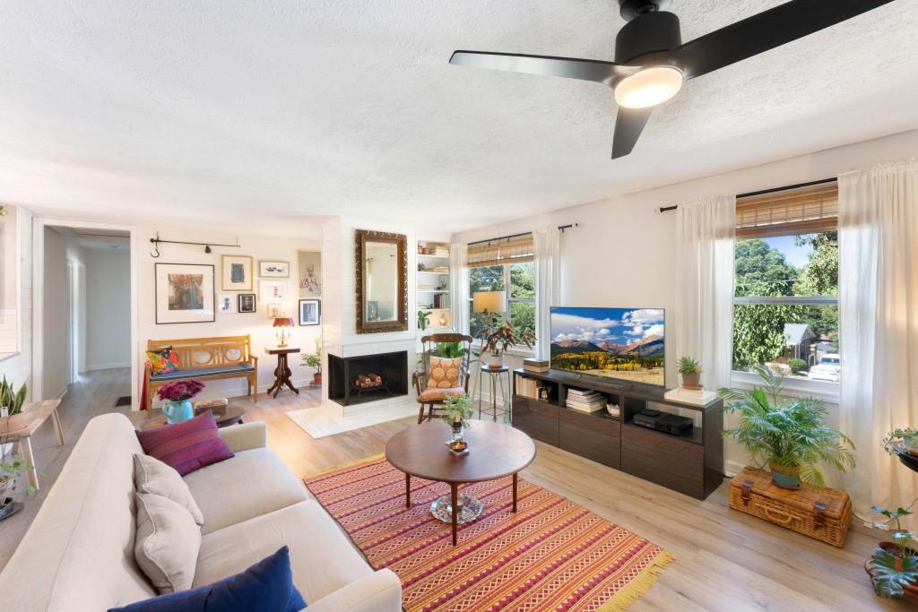 1086 Azalea Circle