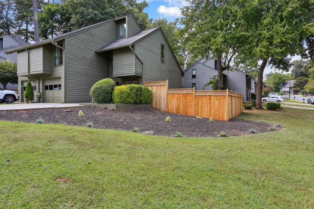 1033 Creatwood Circle SE